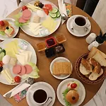 Rexee Hotel