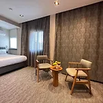 Rexee Hotel
