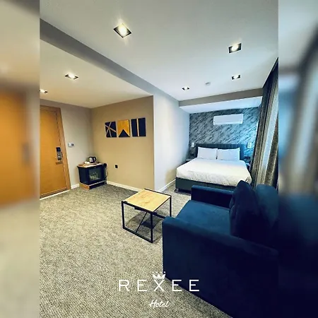 Rexee 3*